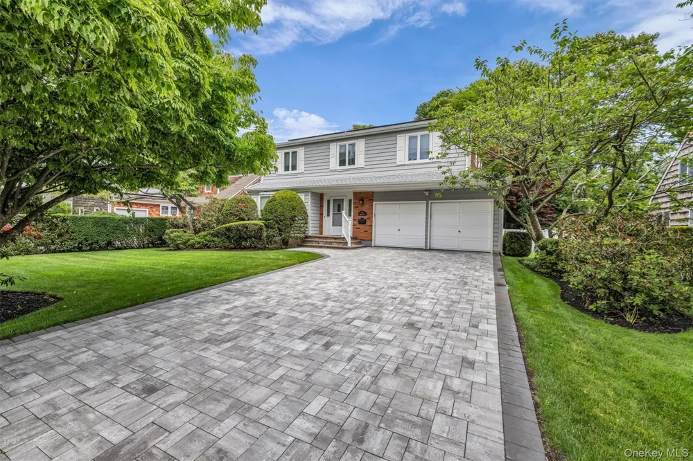 79 Bieselin Road Bellport Village, NY 11713