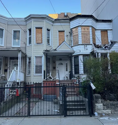 2765 Creston Avenue