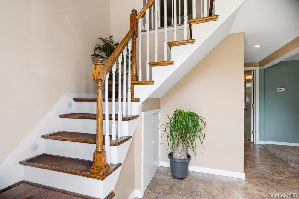 169 Wyona Avenue Lindenhurst, NY 11757