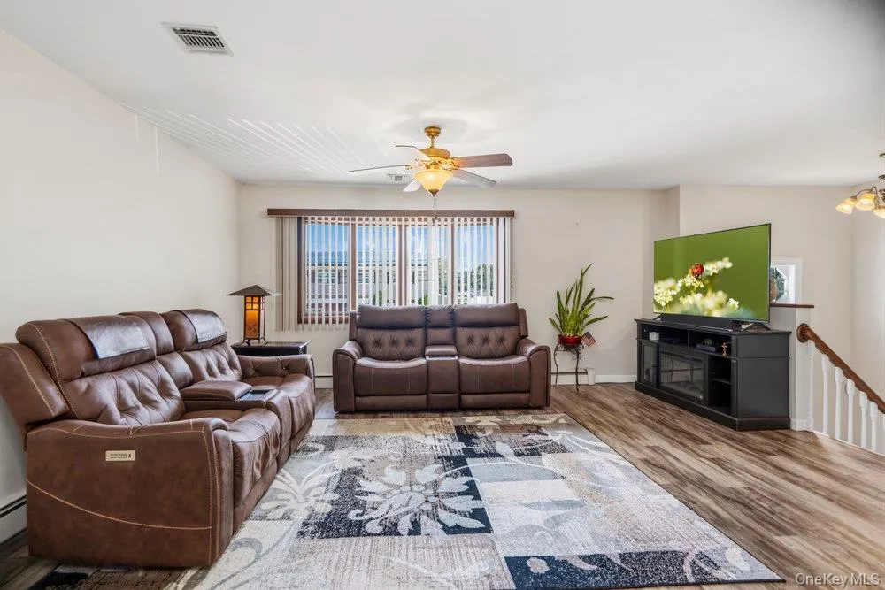 169 Wyona Avenue Lindenhurst, NY 11757
