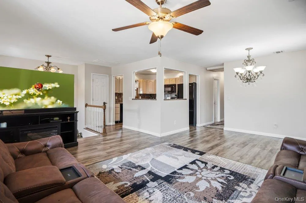 169 Wyona Avenue Lindenhurst, NY 11757