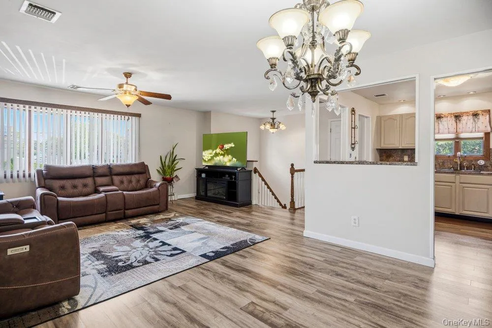 169 Wyona Avenue Lindenhurst, NY 11757