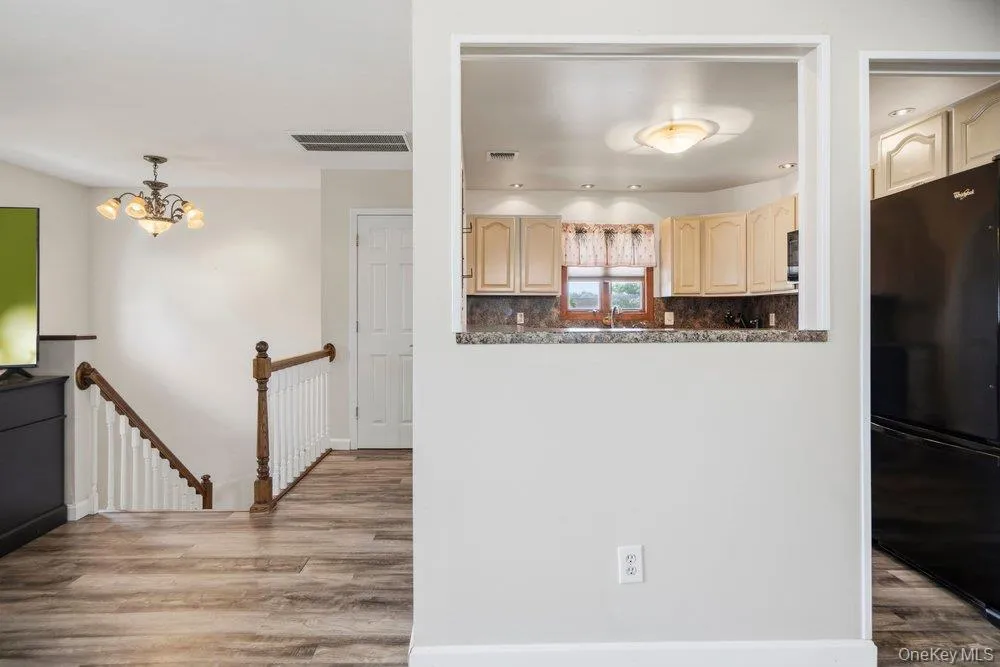 169 Wyona Avenue Lindenhurst, NY 11757
