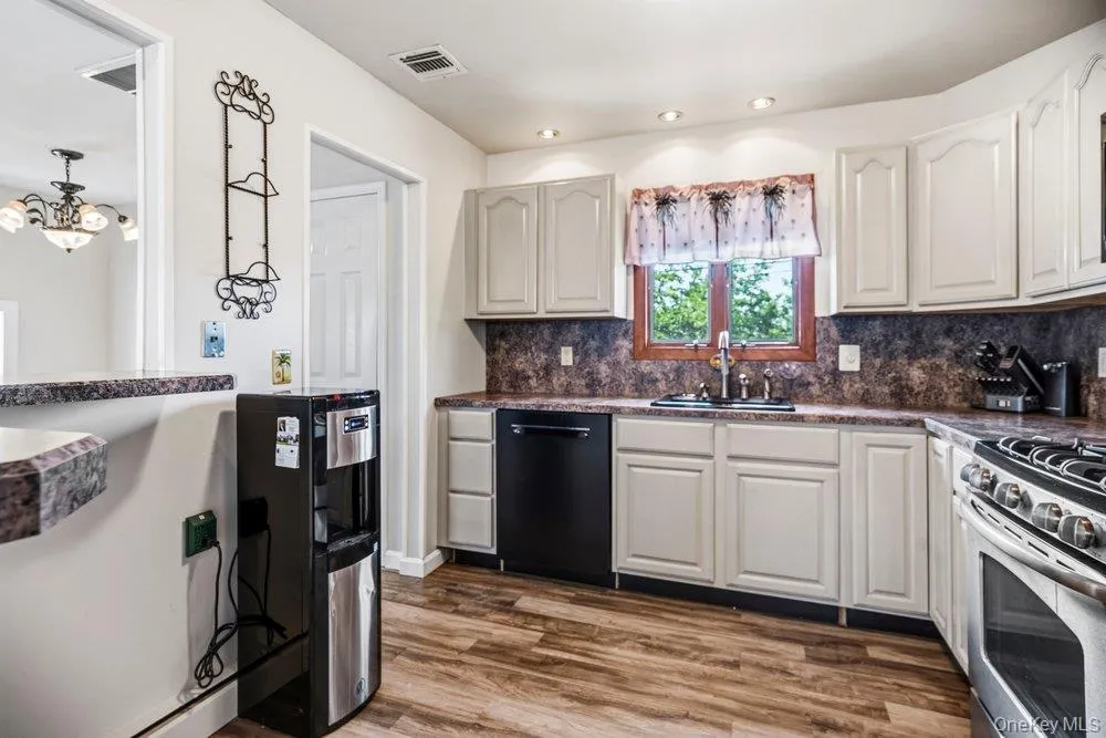 169 Wyona Avenue Lindenhurst, NY 11757
