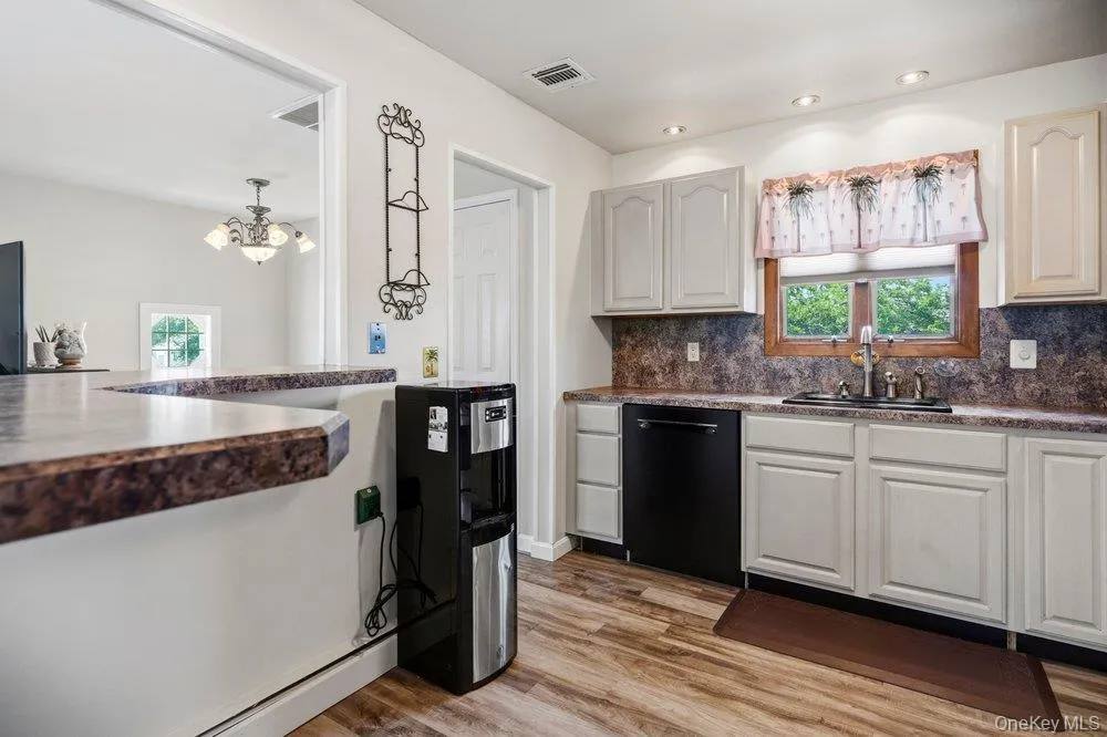 169 Wyona Avenue Lindenhurst, NY 11757