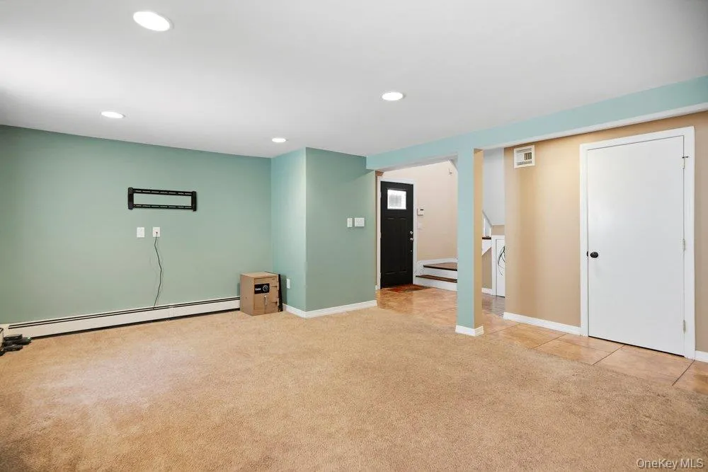 169 Wyona Avenue Lindenhurst, NY 11757