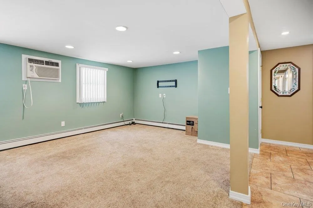 169 Wyona Avenue Lindenhurst, NY 11757