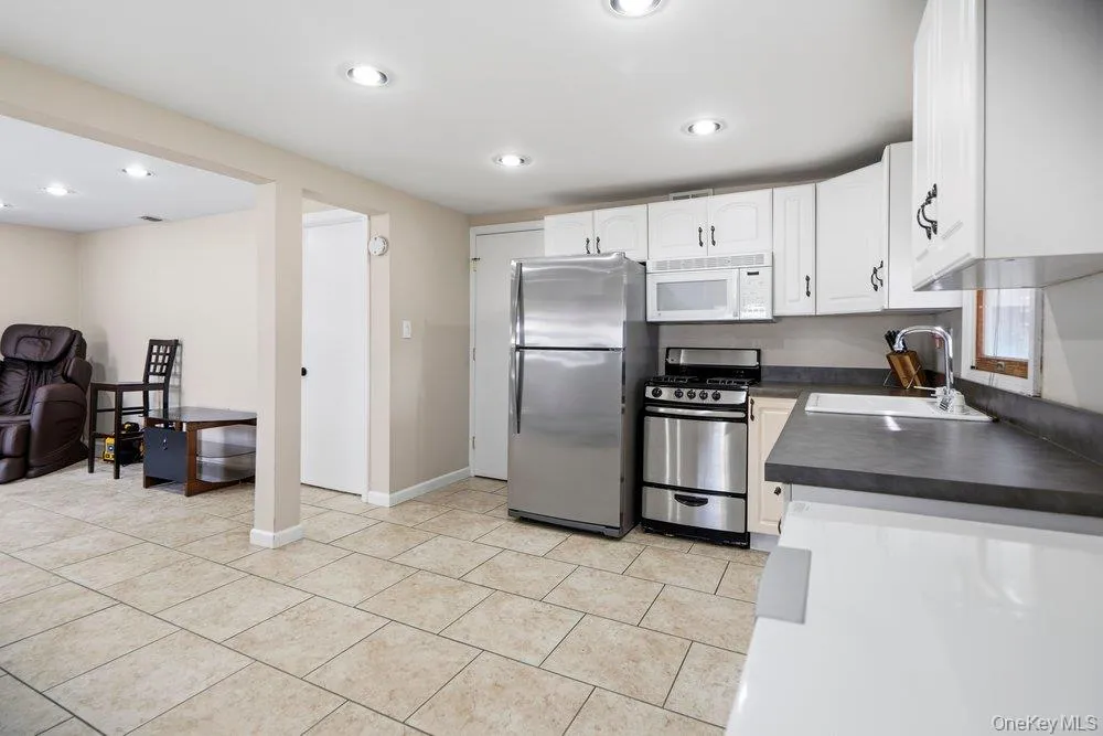 169 Wyona Avenue Lindenhurst, NY 11757