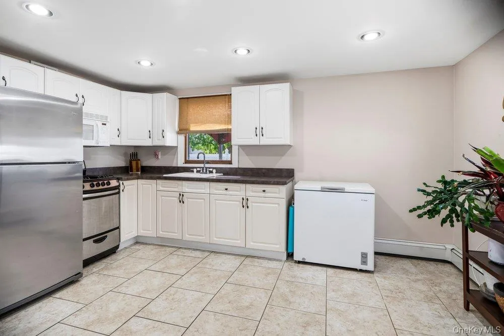 169 Wyona Avenue Lindenhurst, NY 11757