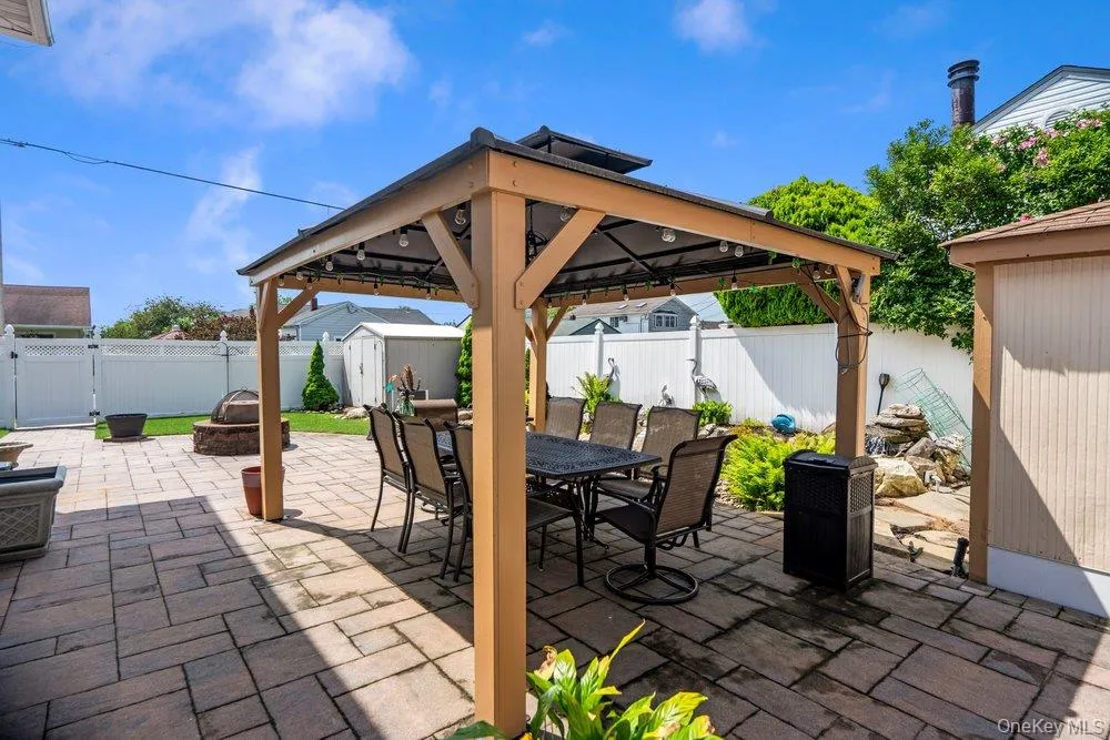 169 Wyona Avenue Lindenhurst, NY 11757