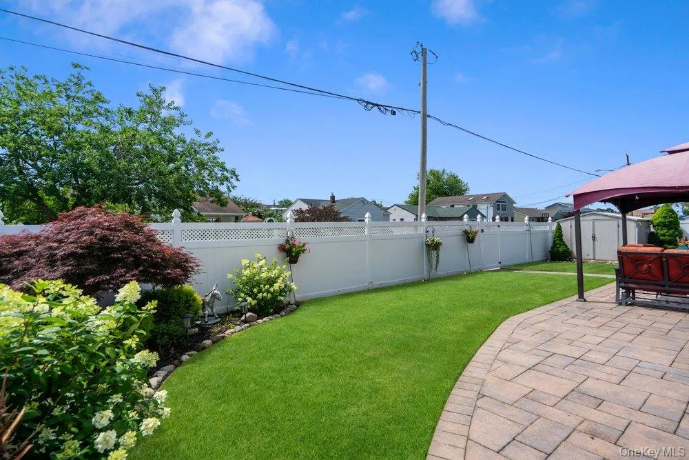 169 Wyona Avenue Lindenhurst, NY 11757