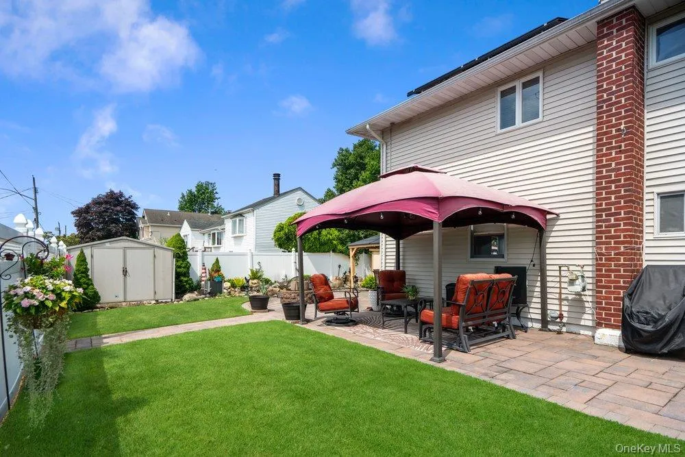 169 Wyona Avenue Lindenhurst, NY 11757