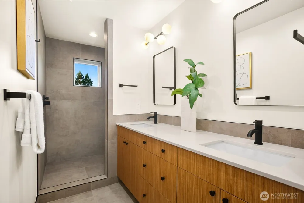 5053 35th Avenue SW Seattle, WA 98126