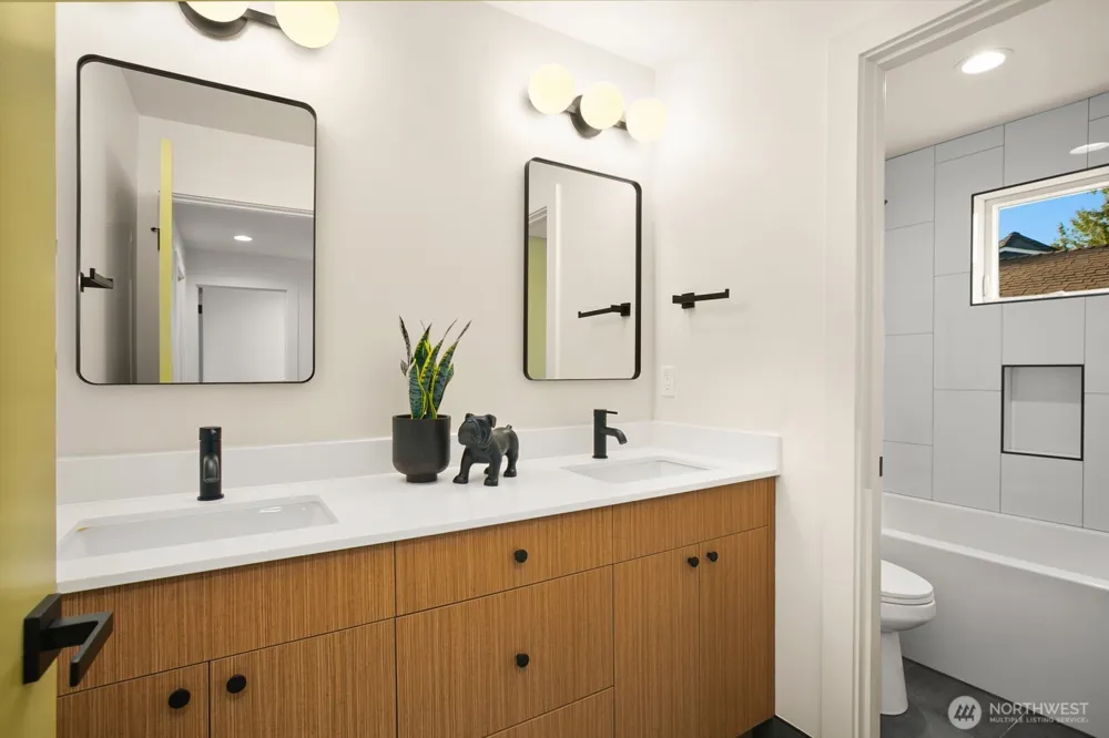 5053 35th Avenue SW Seattle, WA 98126