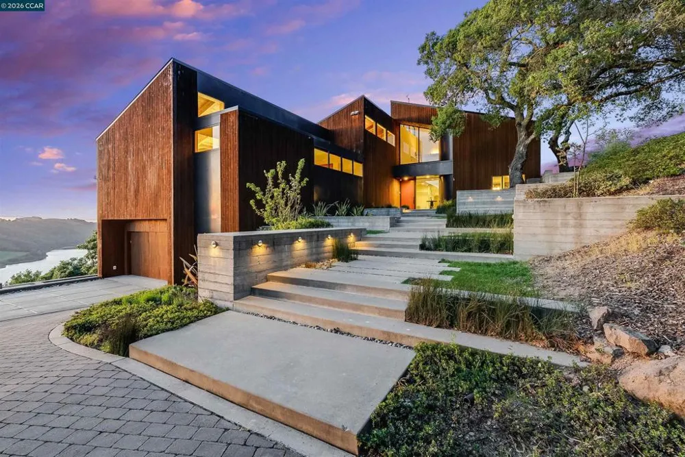 240 Tappan Ln Orinda, CA 94563