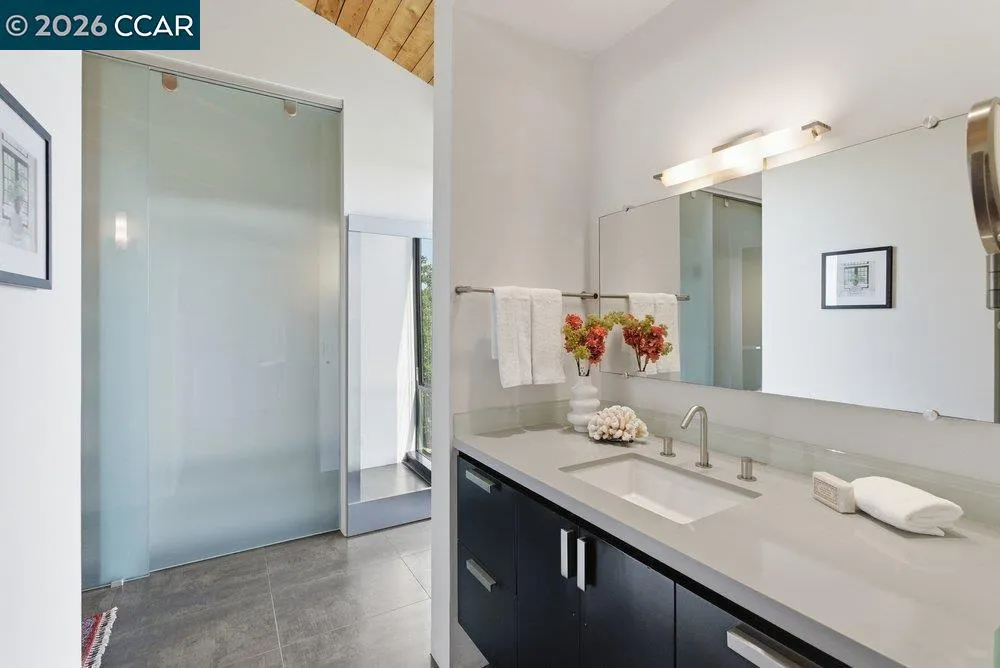 240 Tappan Ln Orinda, CA 94563