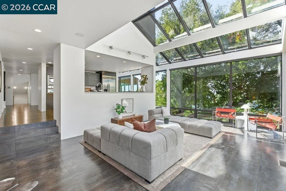 240 Tappan Ln Orinda, CA 94563