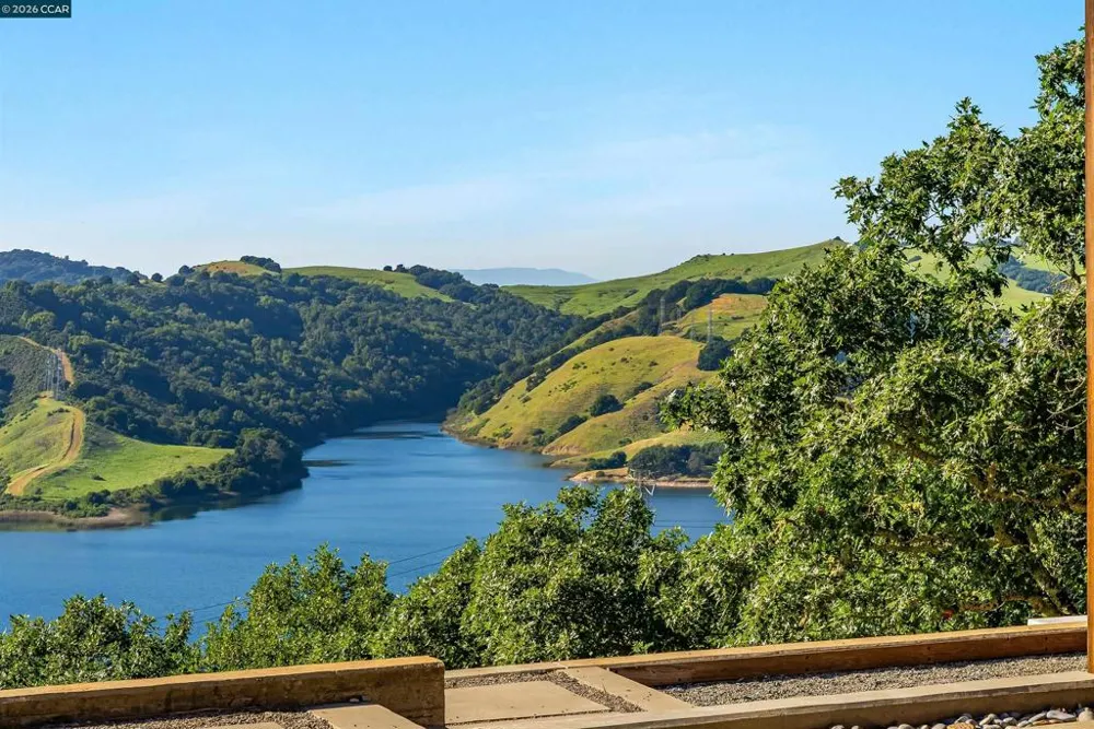 240 Tappan Ln Orinda, CA 94563