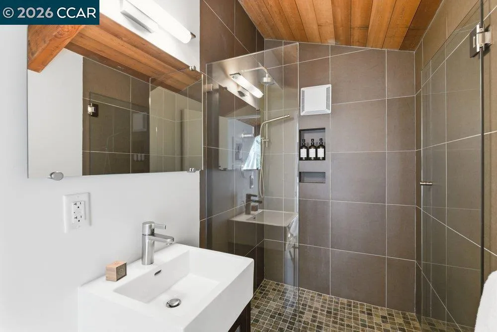 240 Tappan Ln Orinda, CA 94563
