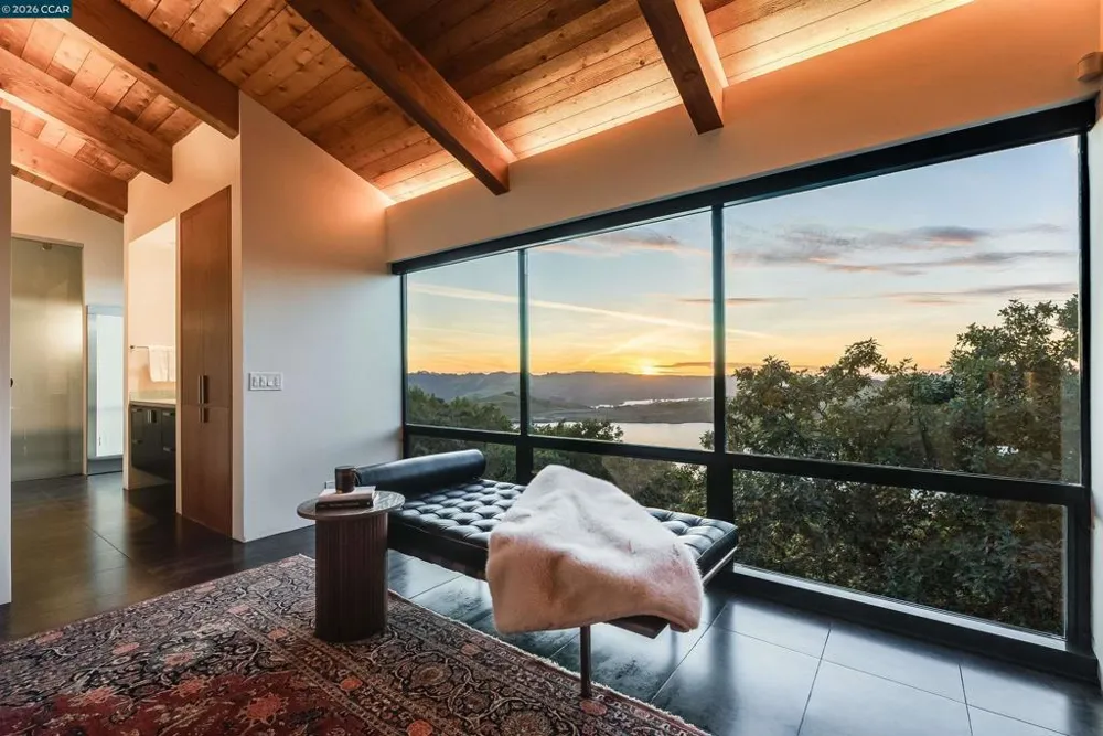 240 Tappan Ln Orinda, CA 94563