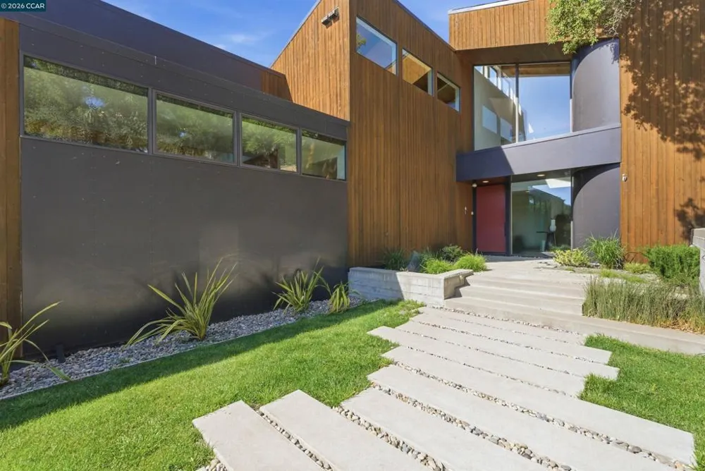 240 Tappan Ln Orinda, CA 94563