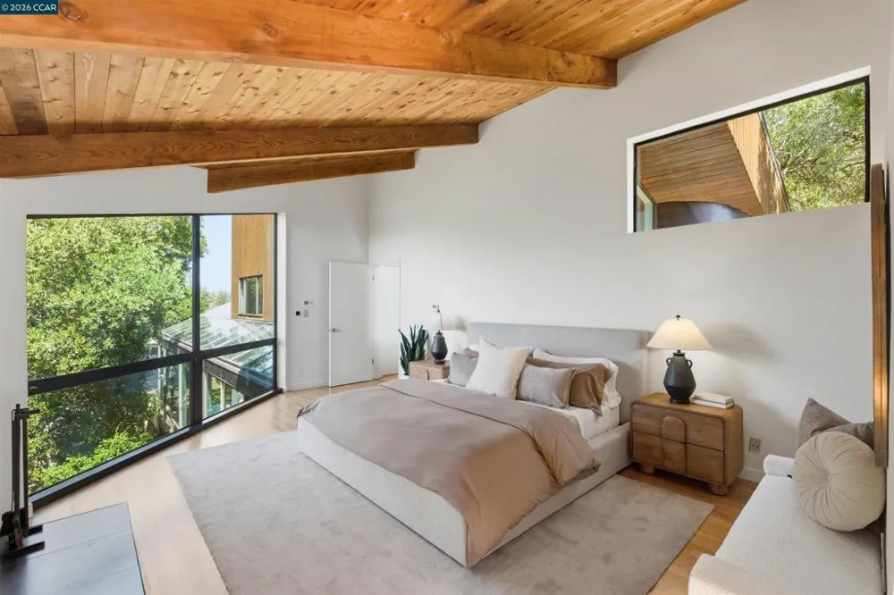 240 Tappan Ln Orinda, CA 94563
