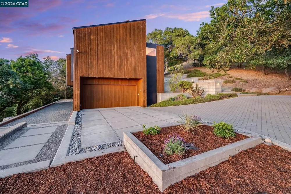 240 Tappan Ln Orinda, CA 94563