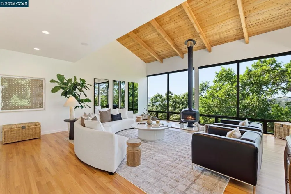 240 Tappan Ln Orinda, CA 94563