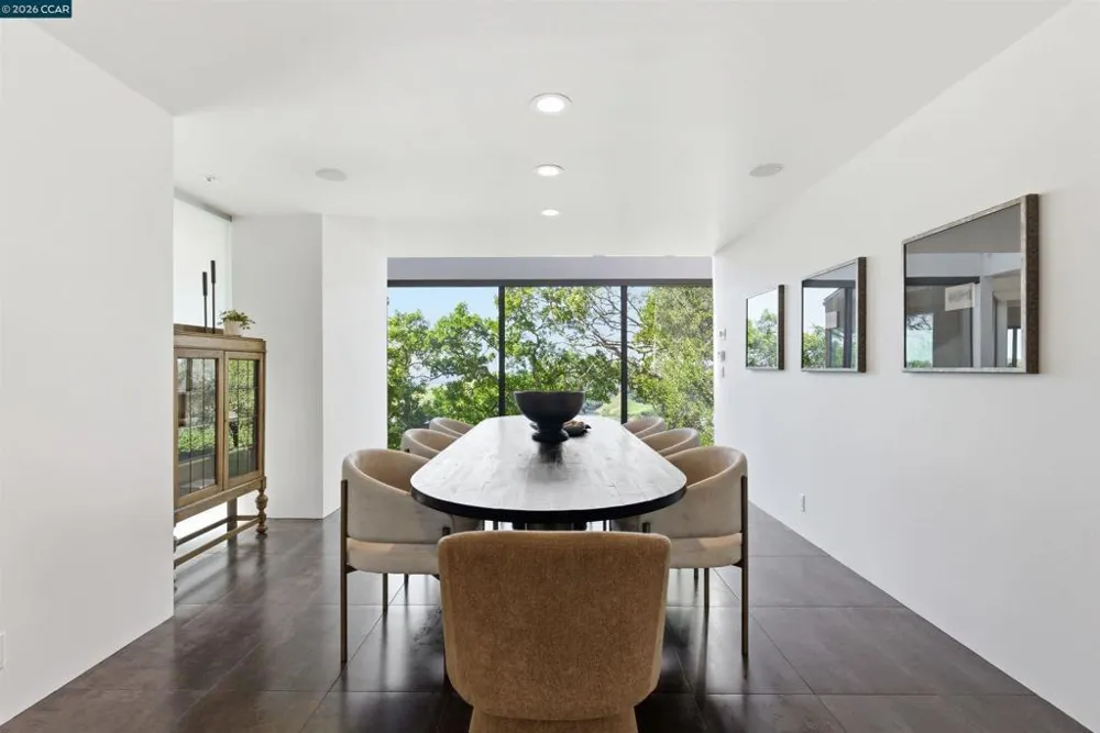 240 Tappan Ln Orinda, CA 94563