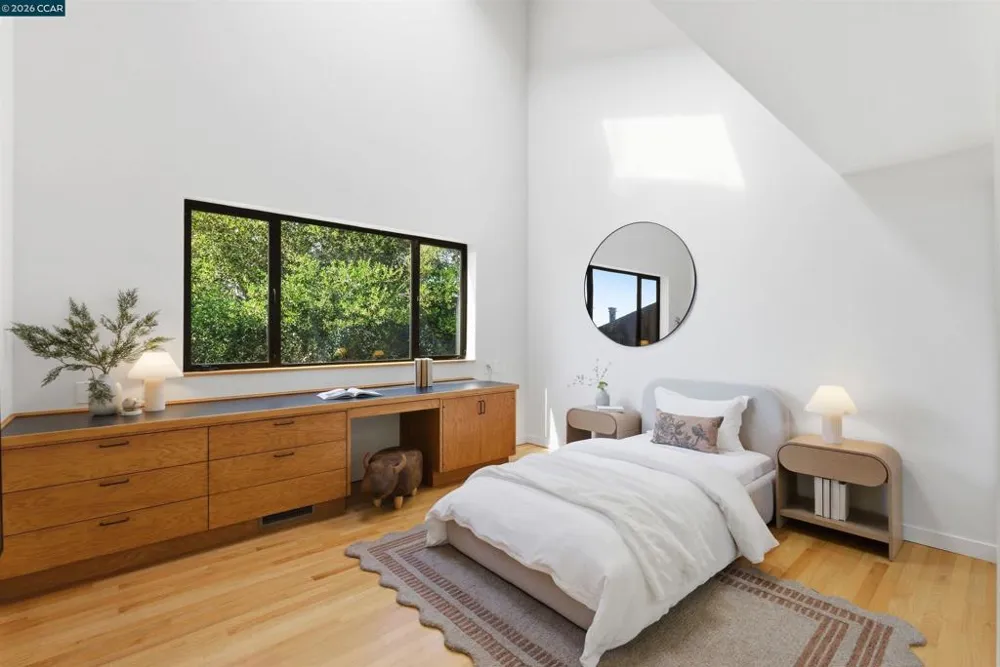 240 Tappan Ln Orinda, CA 94563