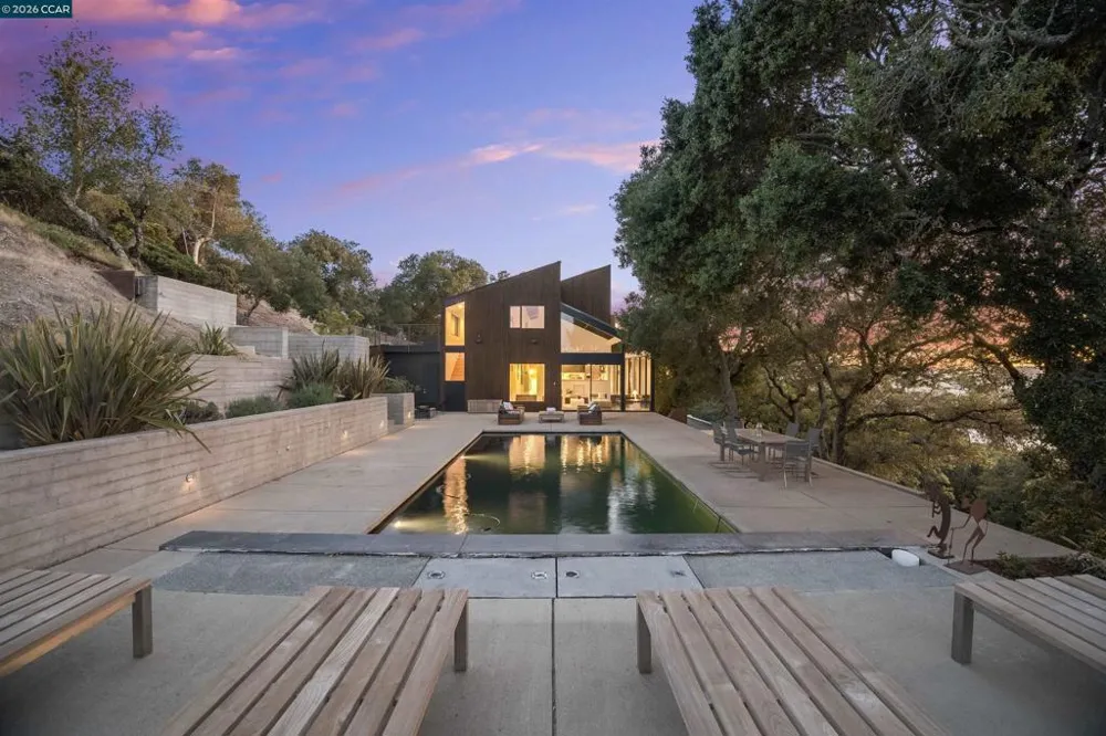 240 Tappan Ln Orinda, CA 94563