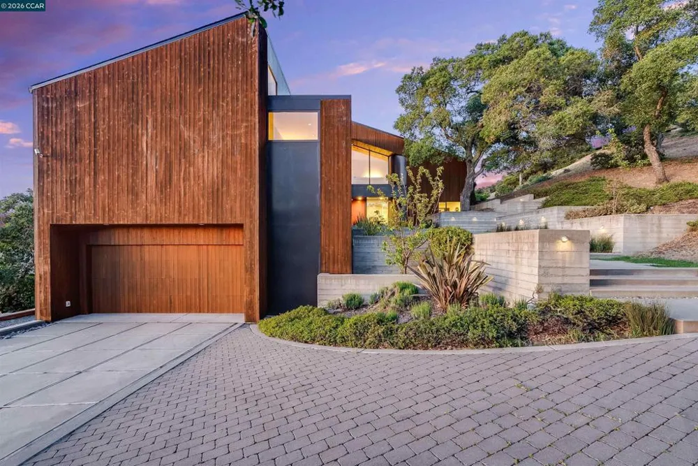 240 Tappan Ln Orinda, CA 94563