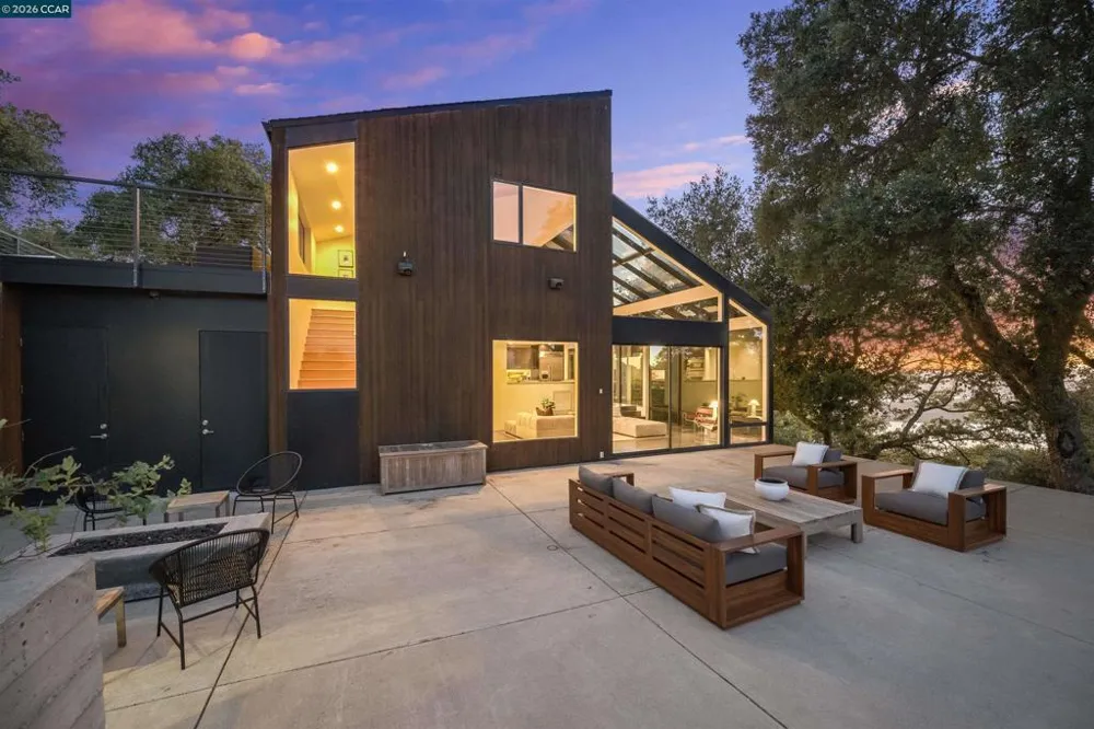 240 Tappan Ln Orinda, CA 94563