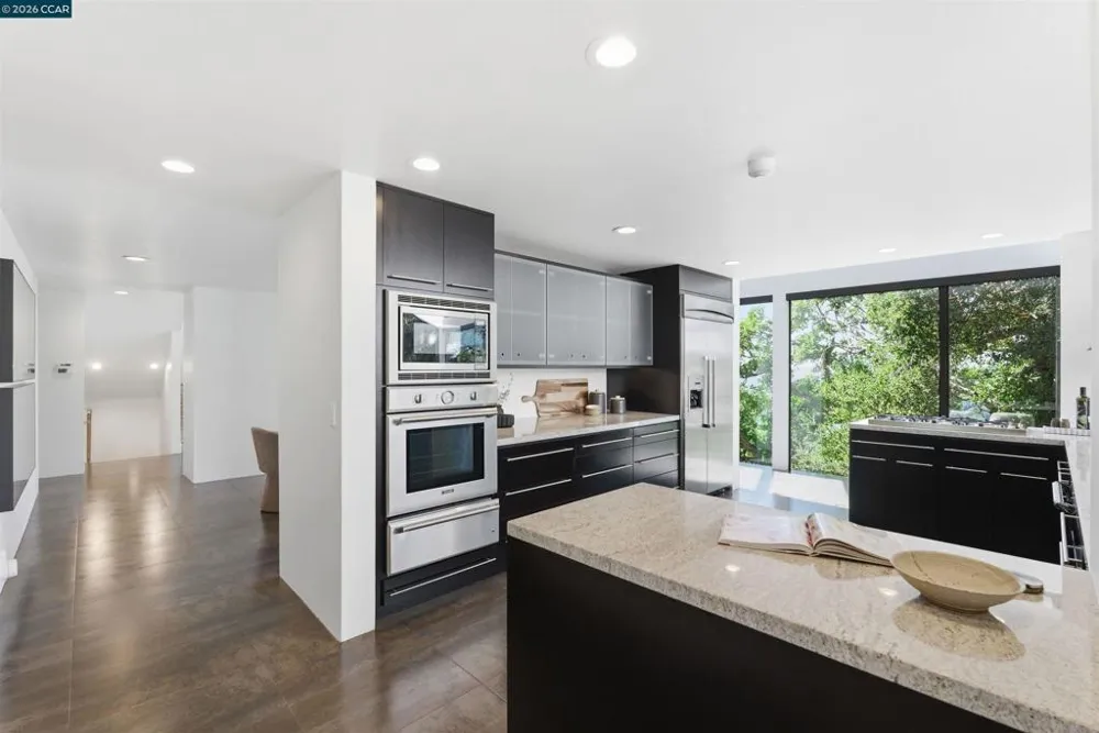 240 Tappan Ln Orinda, CA 94563