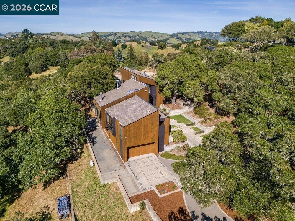 240 Tappan Ln Orinda, CA 94563