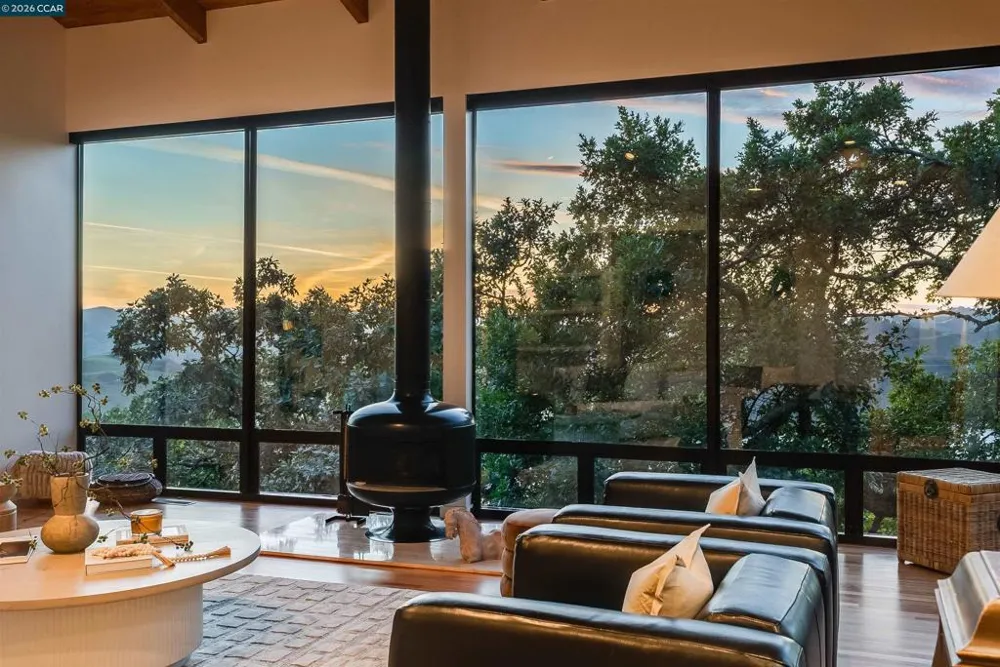 240 Tappan Ln Orinda, CA 94563