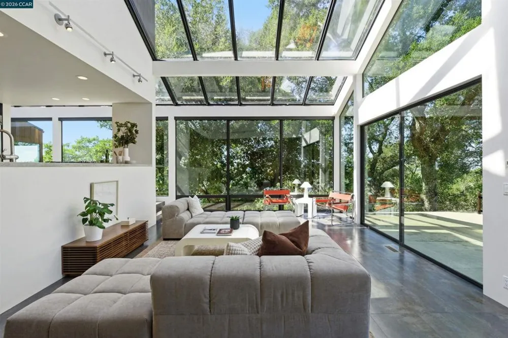 240 Tappan Ln Orinda, CA 94563
