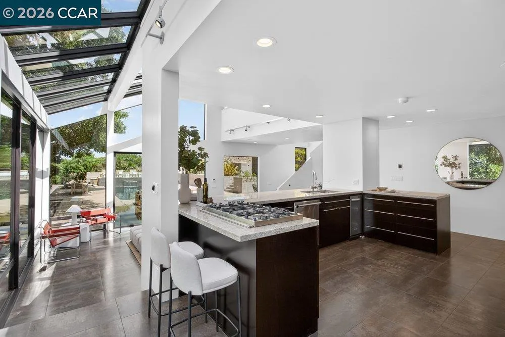 240 Tappan Ln Orinda, CA 94563
