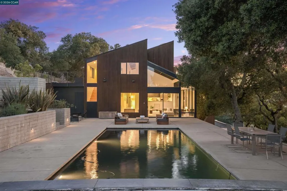 240 Tappan Ln Orinda, CA 94563