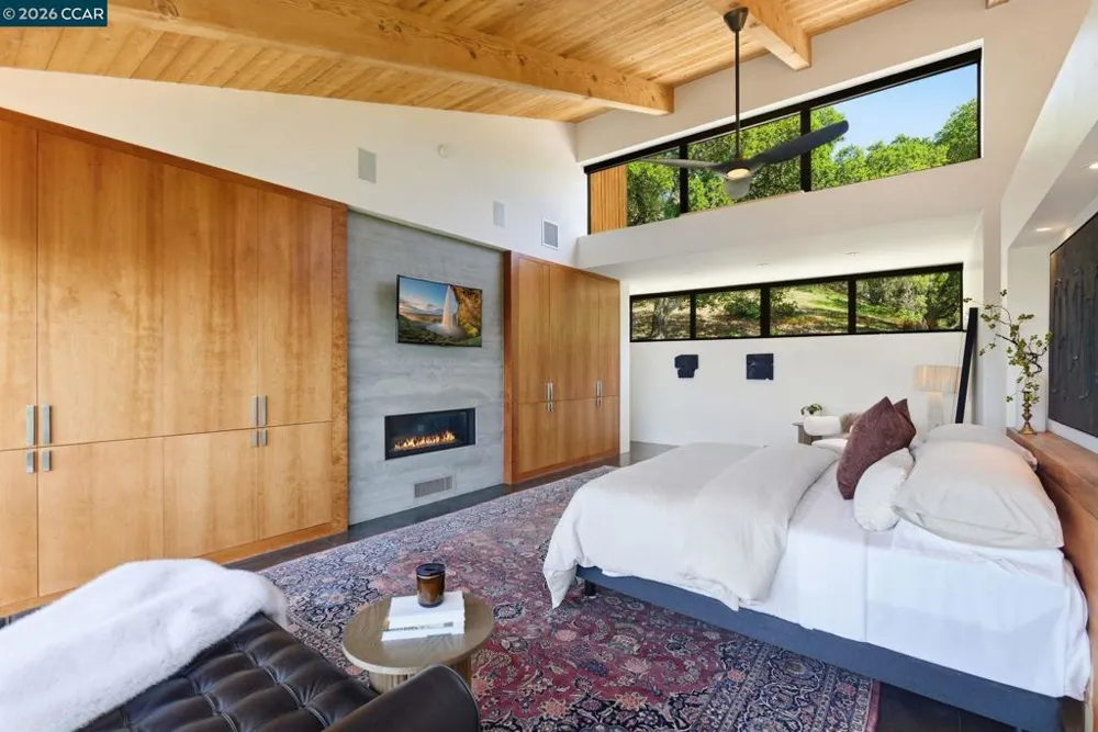 240 Tappan Ln Orinda, CA 94563