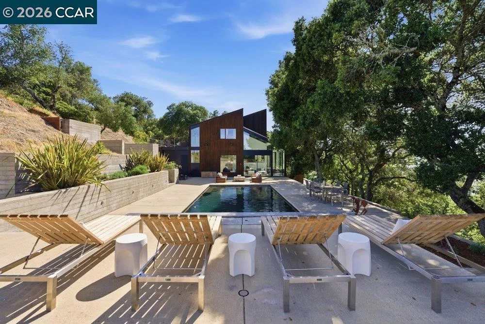 240 Tappan Ln Orinda, CA 94563