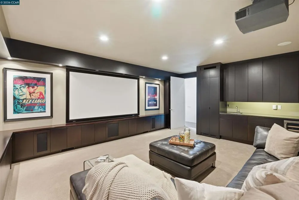 240 Tappan Ln Orinda, CA 94563