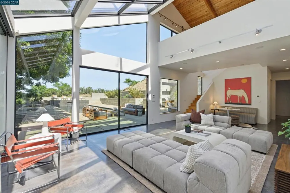 240 Tappan Ln Orinda, CA 94563