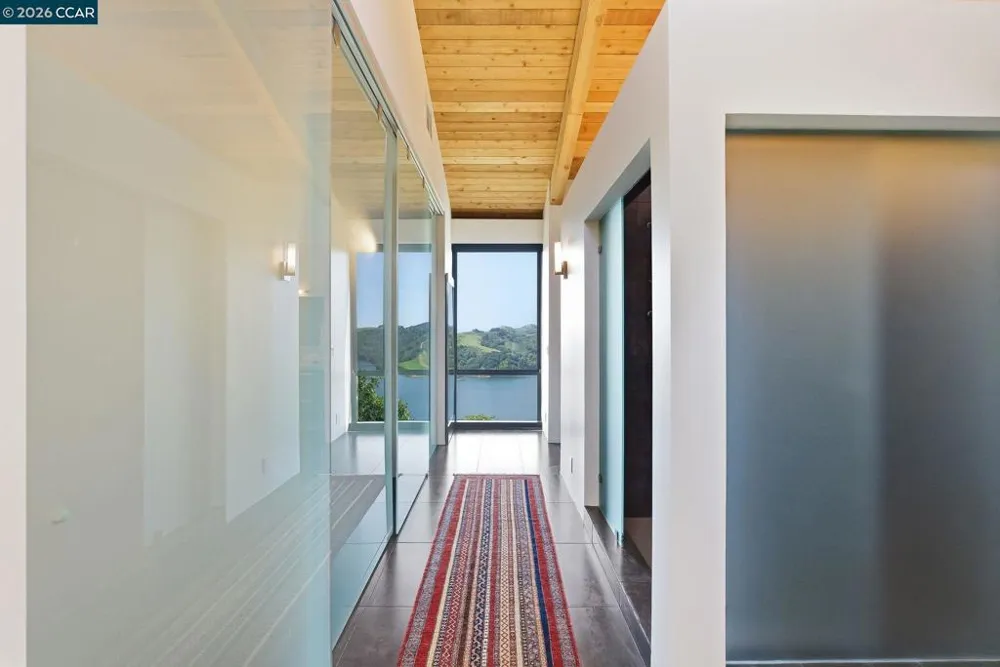 240 Tappan Ln Orinda, CA 94563