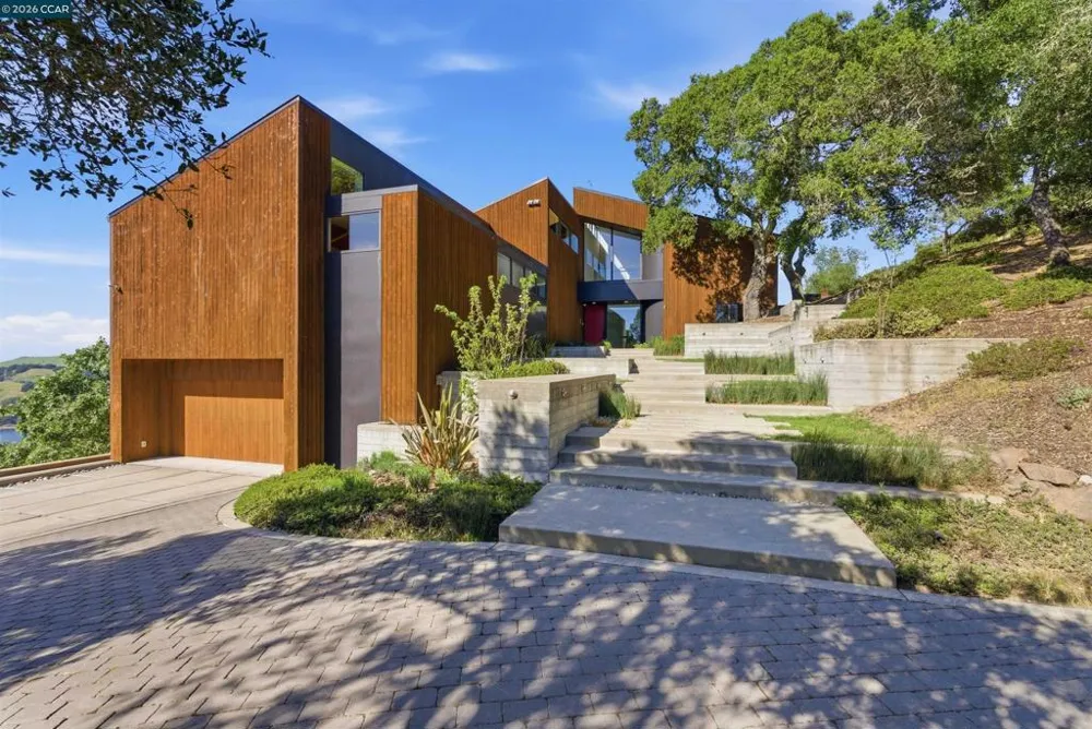 240 Tappan Ln Orinda, CA 94563