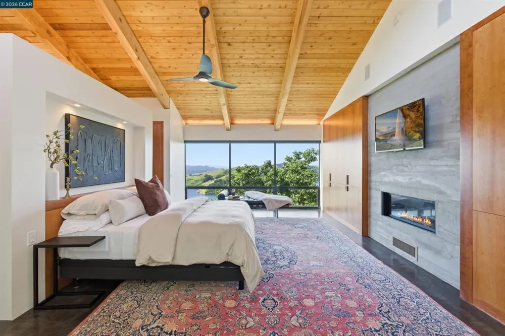 240 Tappan Ln Orinda, CA 94563