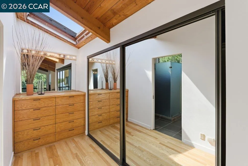 240 Tappan Ln Orinda, CA 94563