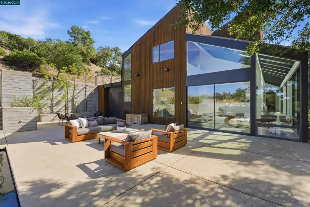 240 Tappan Ln Orinda, CA 94563