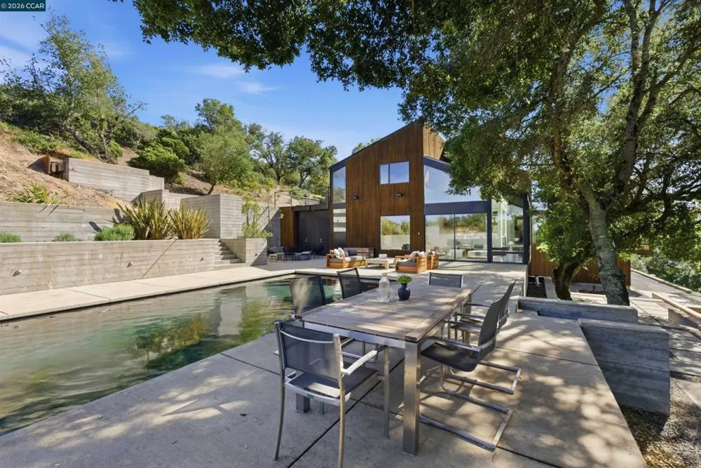 240 Tappan Ln Orinda, CA 94563