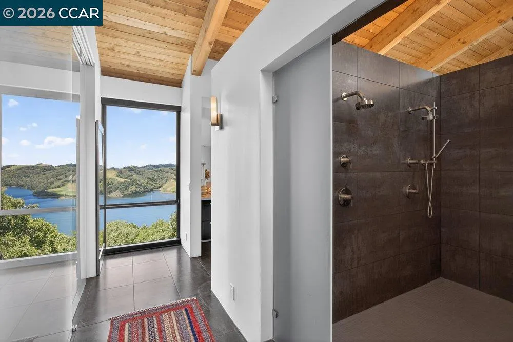 240 Tappan Ln Orinda, CA 94563
